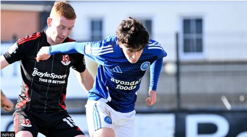 皇冠体育平台-16岁北爱新星正式加盟切尔西，13岁即成英国最年轻职业球员