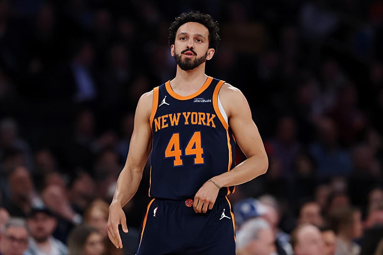 皇冠体育平台-尼克斯签回后场大将，但他将与前火箭投手竞争最后一个留队名额？